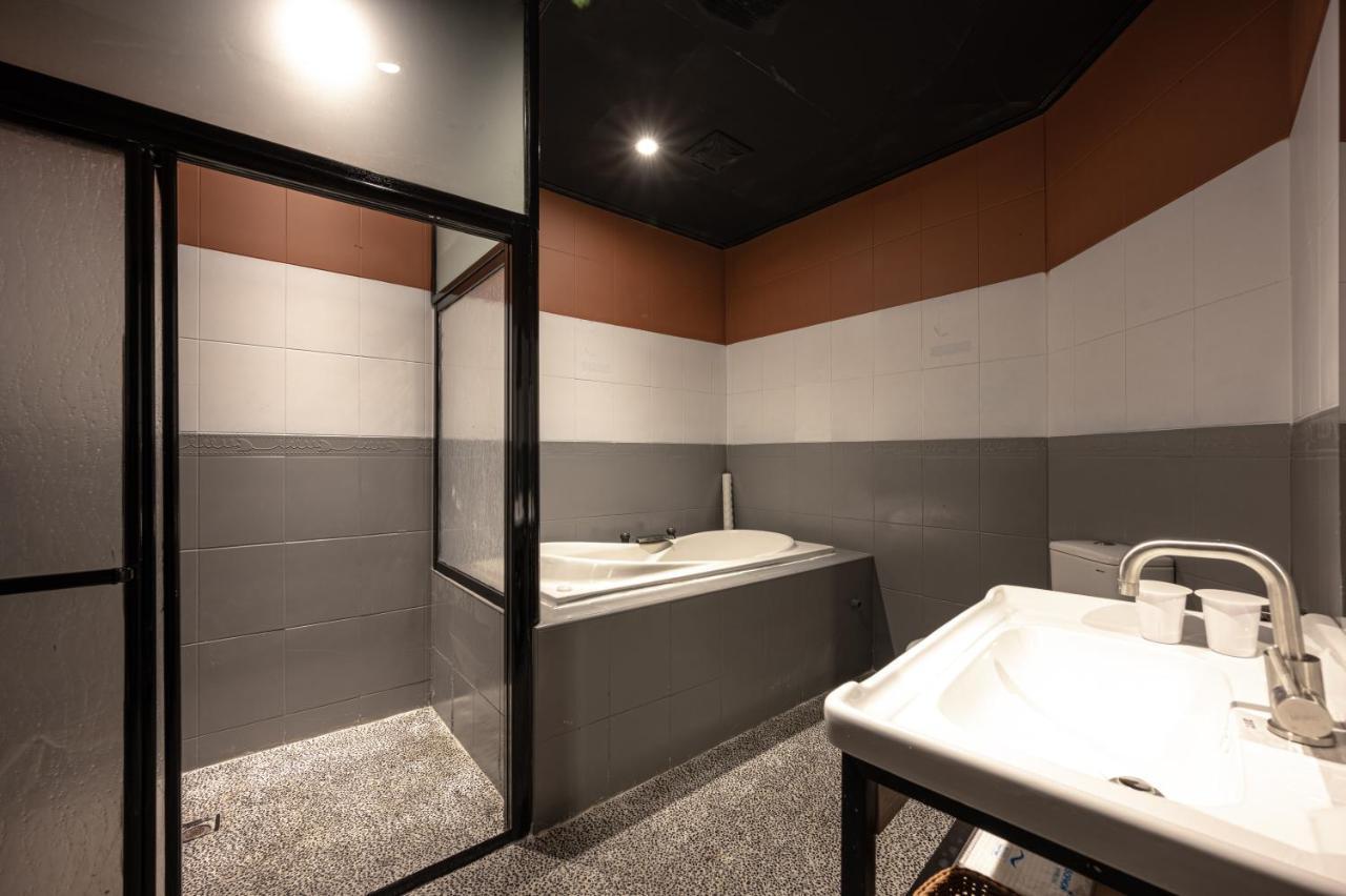 Motel 東旅驛棧 à Jiaoxi Extérieur photo
