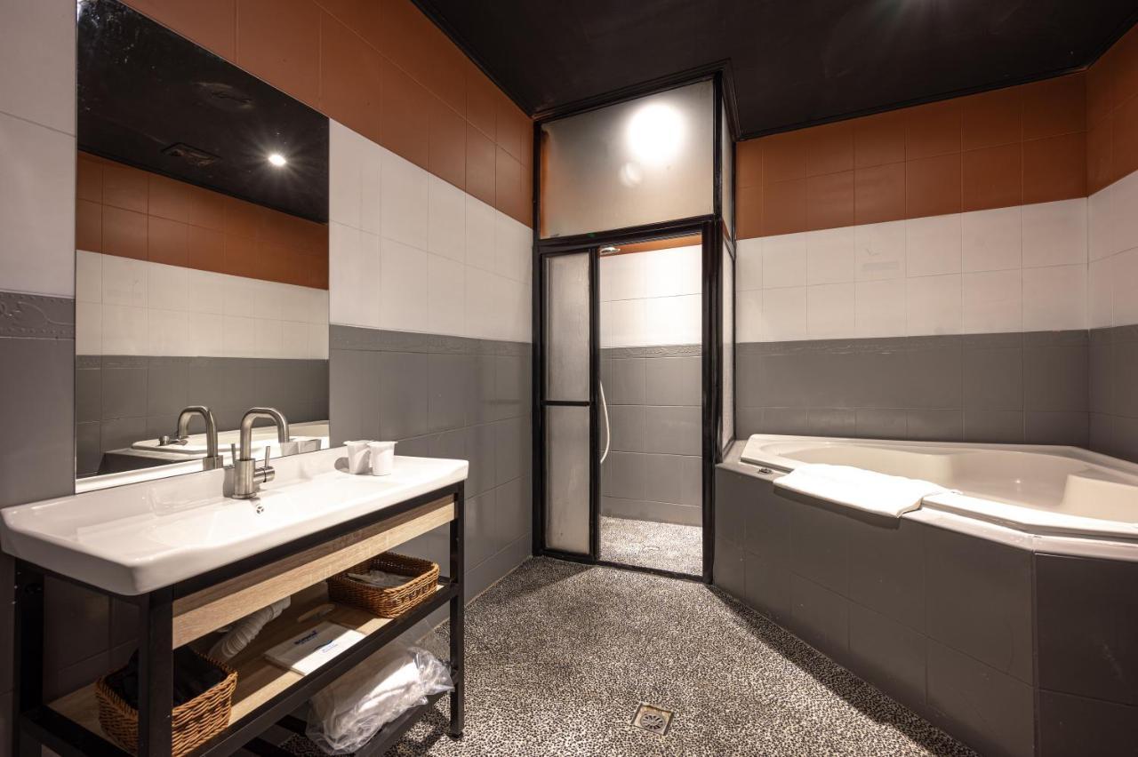 Motel 東旅驛棧 à Jiaoxi Extérieur photo
