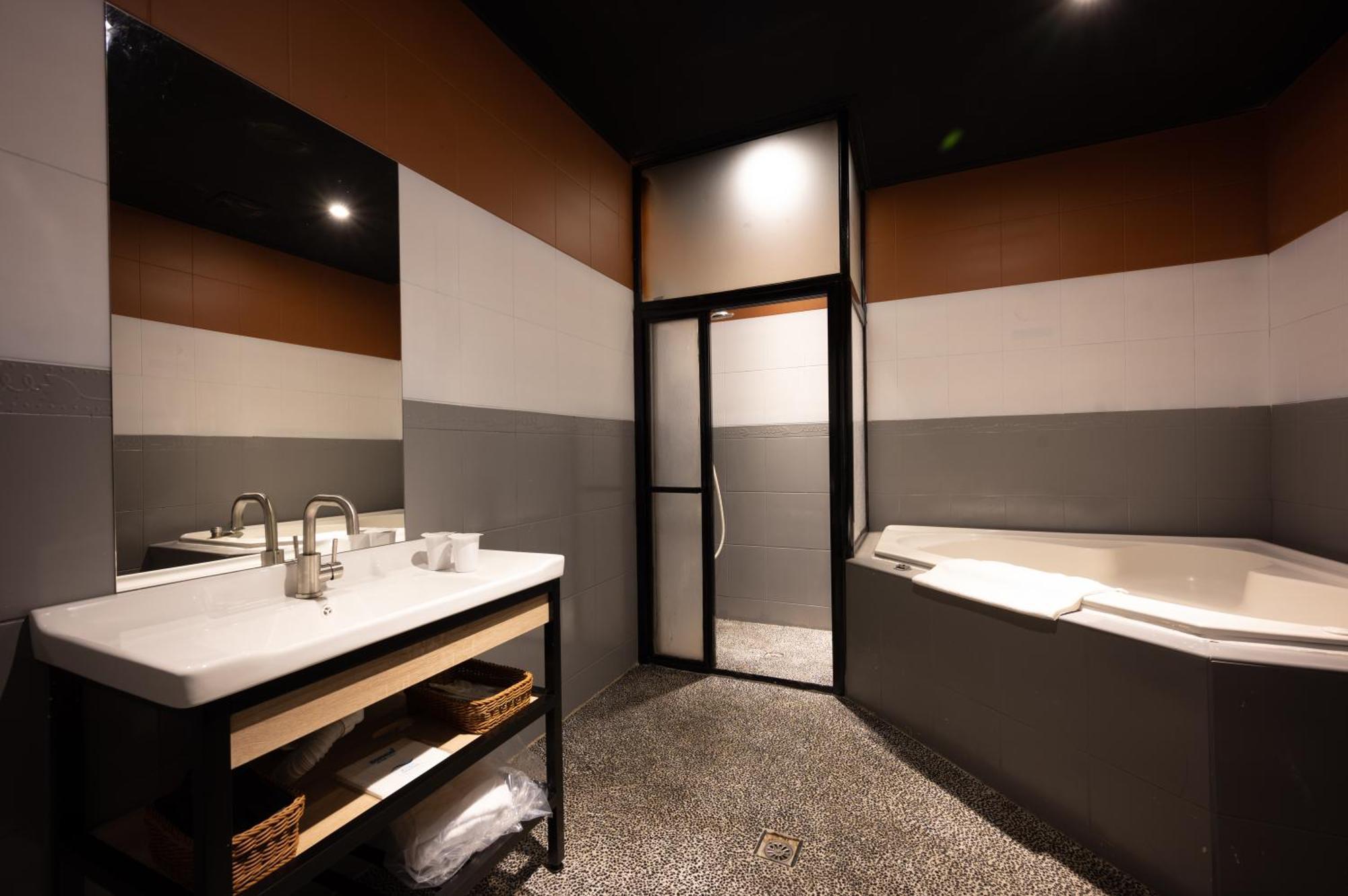 Motel 東旅驛棧 à Jiaoxi Extérieur photo